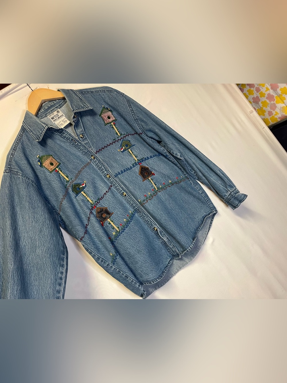 Vintage Birdhouse Embroidered Denim Shirt Large Cottagecore Prairie Garden Art - Picture 11 of 11